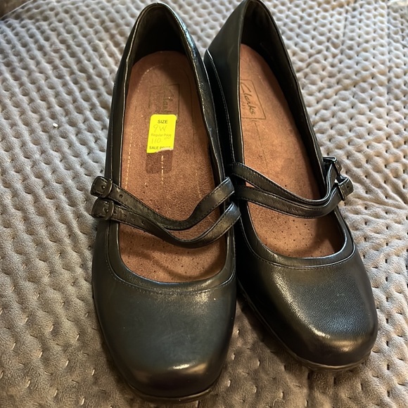 NWT: Clarks Mary Janes- Navy sz9w - Picture 2 of 4